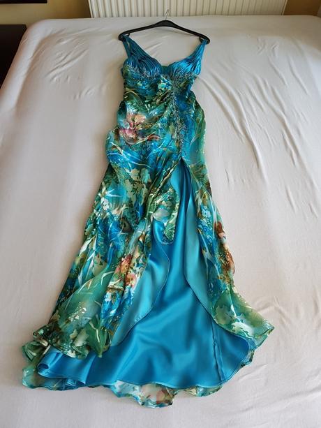 Neprehliadnutelne spolocenske saty, s