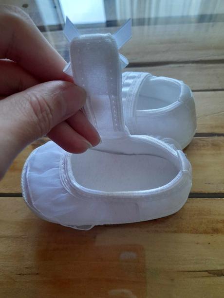 Saténové capačky (3-6m) nové, 19