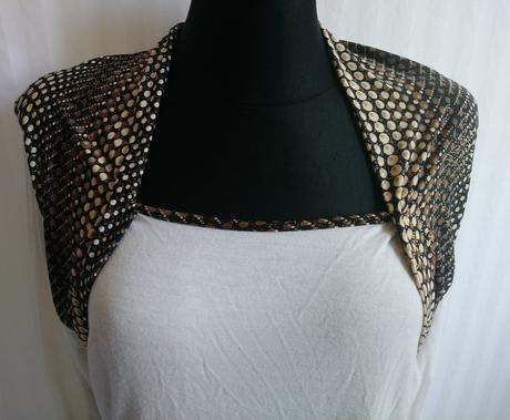 Elastický krémový top s farebným lemovaním, italy, m