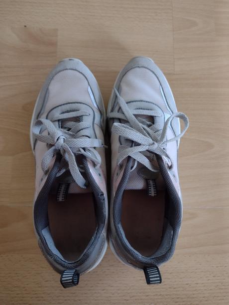 Botasky, deichmann,38