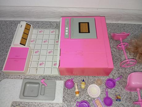 Barbie kuchyňa, barový pult, stoličky, riady, 