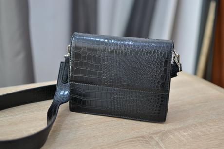 Lesklá čierna kabelka, 