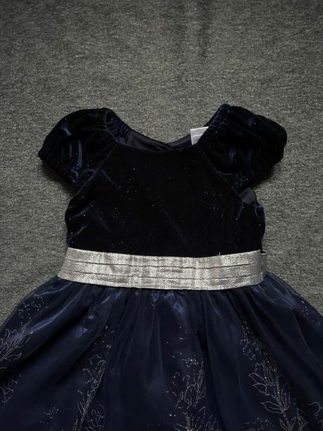 Zamatové šaty, 116