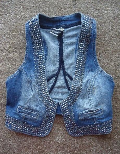 Rifľová sexi vestička s vybíjancami v boho style, bershka,s