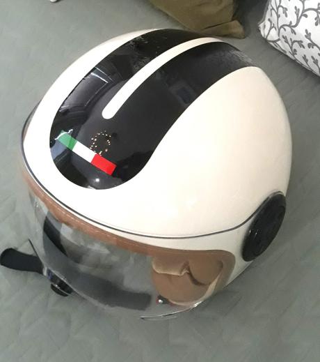 Predám dámsku motocyklovú prilbu "m", 