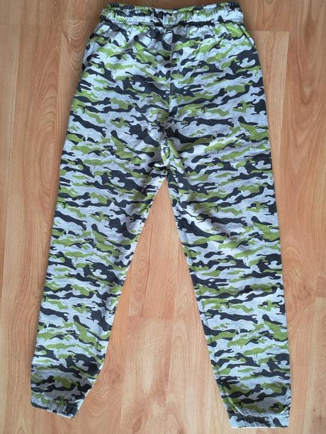 Maskáčové tepláky, umbro,140