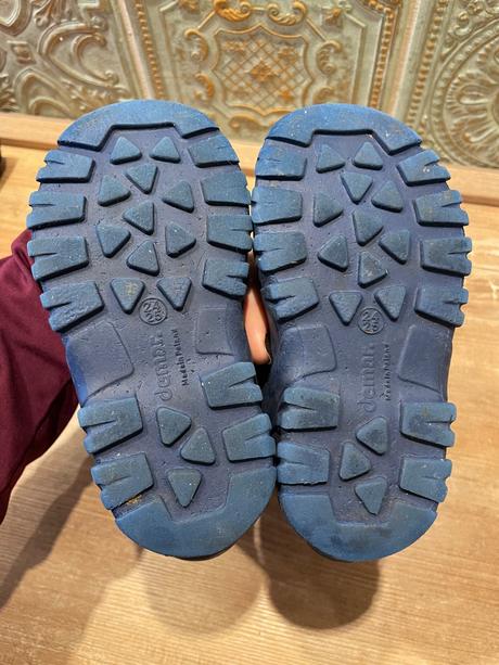 Demar gumáky, demar,24