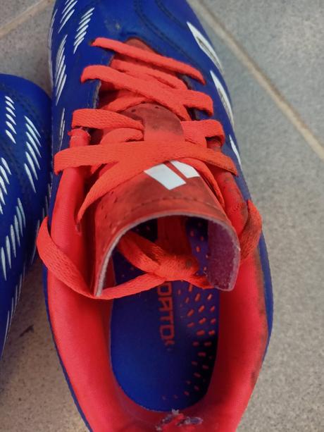 Kopačky zn. predator, veľ. 33, 33