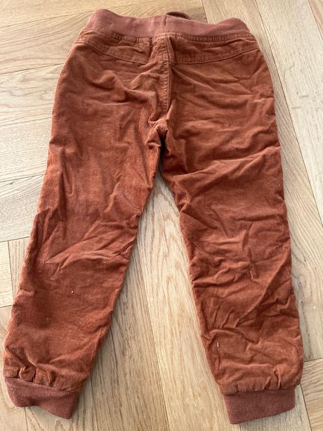 Menčestrové nohavice, lindex,104