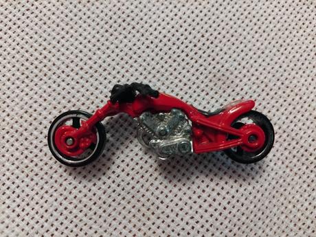 Hot wheels motorka,