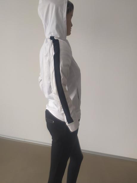 C 24 sportova bunda biela, s