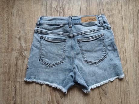 Šortky (takmer nenosené), takko,152