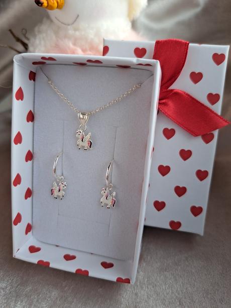 Strieborný prívesok jednorožec,