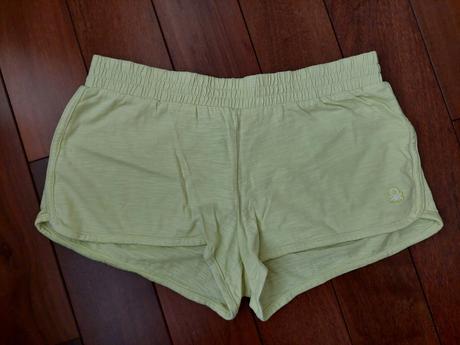Žlté šortky, benetton,152