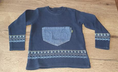 Tmavomodrá mikina, 116