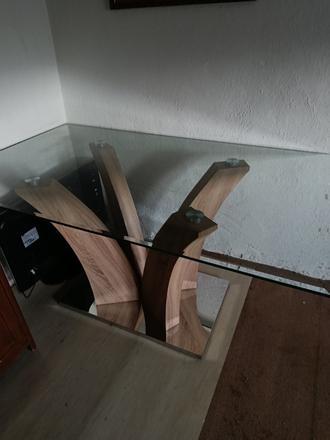 Pekný kuchynský stôl,