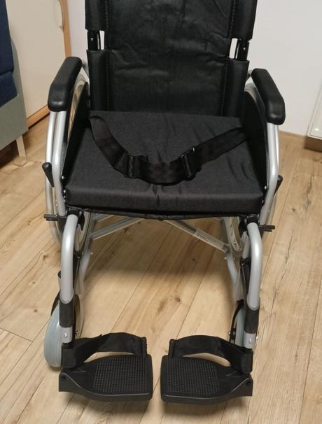 Invalidný vozík skladací,