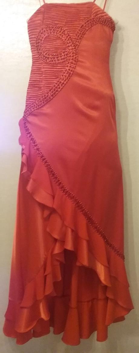 Spolocenske saty, 38