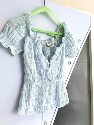 Romantická šnurovačka, s