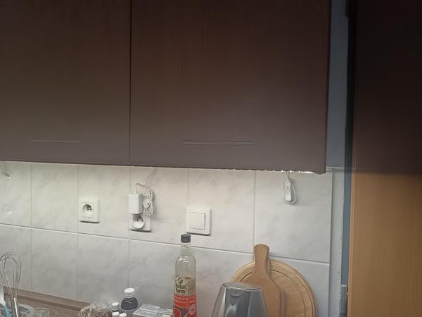 Môžeme mať nalepený LED pásik na linke bez hliníkovej lišty?