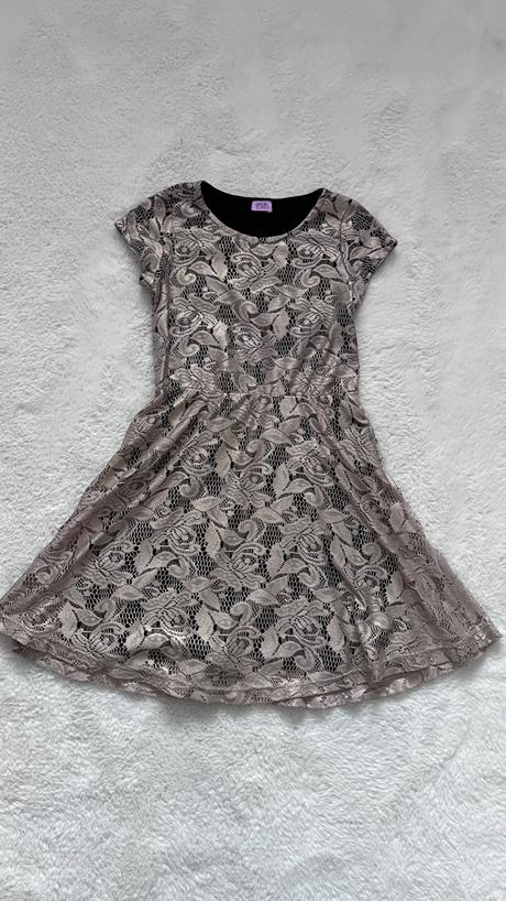 Krasne slavnostne saticky, f&f,128