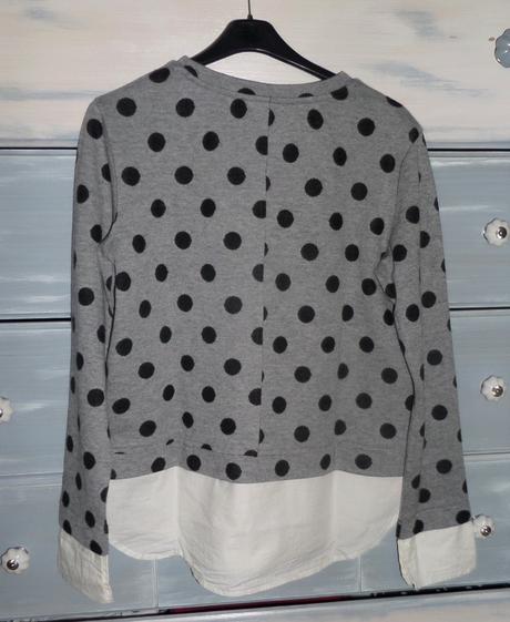 Tričko s čiernymi bodkami, s