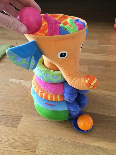 Interaktívny slon - vhadzovanie loptičiek a krúžky,