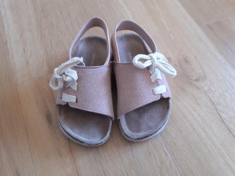 Sandalky, reserved,23