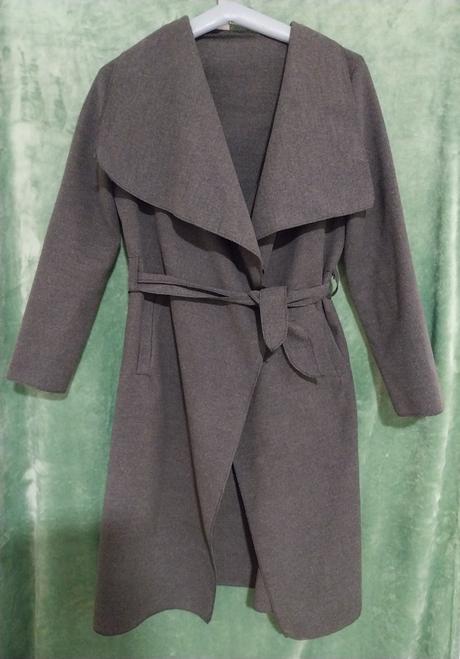 Sivý kabát na zavinovanie, l