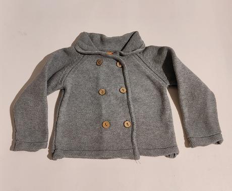 Svetrík na gombíky, 62