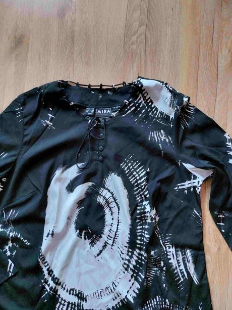 Tunika čiernobiela, 46