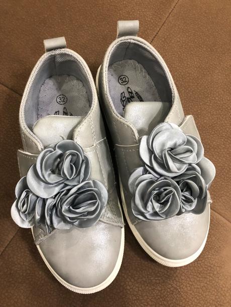 Topanky aj k sukničke, 32