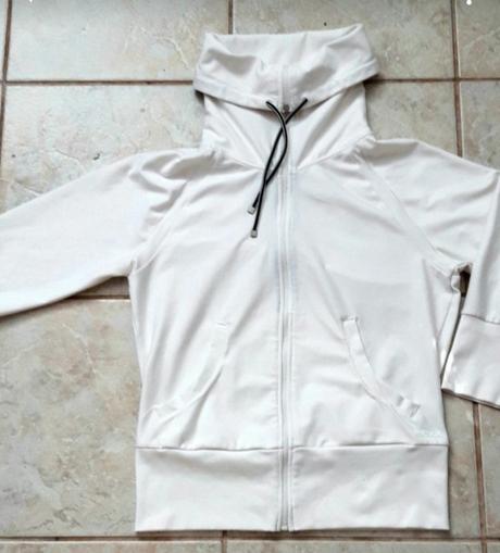 Biela mikinka z vyvysenym golierom a zips, mexx,xs
