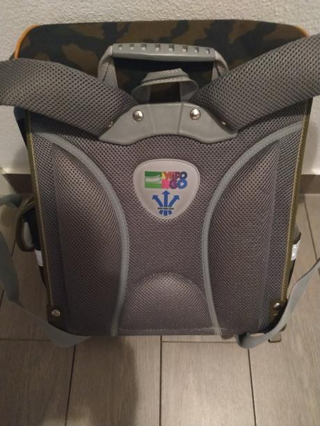 Originálna kvalitná a imidžová army školská taška, 