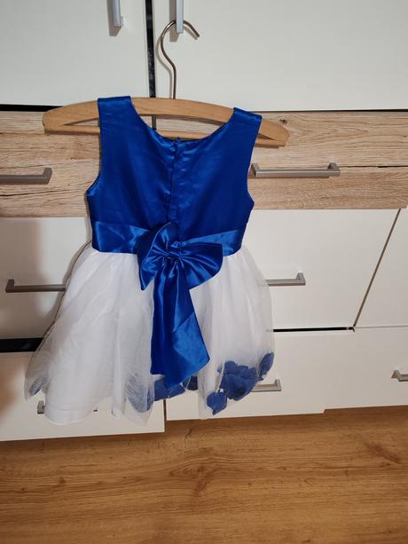 Slávnostné šaty, 104