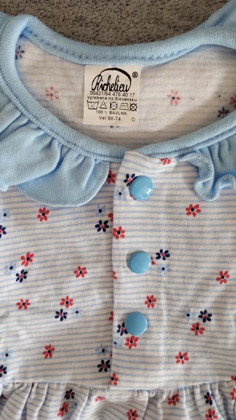 Šaty s klobúčikom, richelieu,68