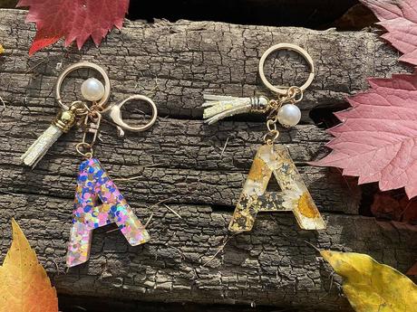 Ručne vyrobené živicové kľúčenky, 