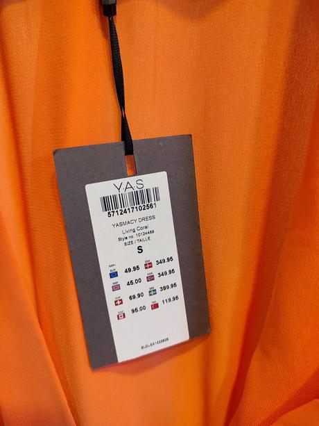 Krásne šaty nové, s