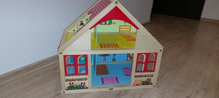 Dreveny domcek s prislusenstvom, 