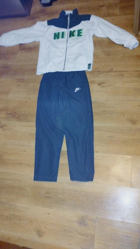 Šustiakova súprava, nike,152