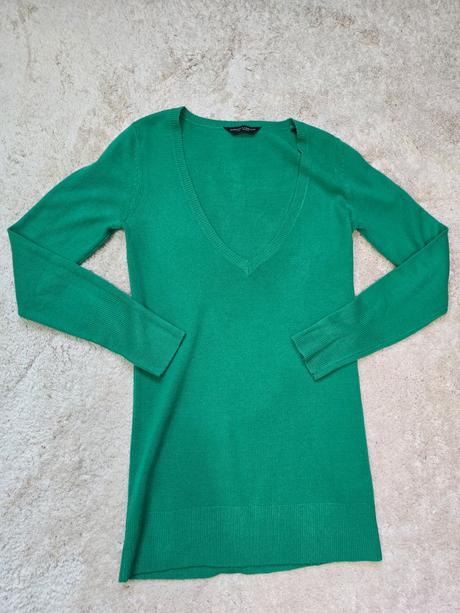 Zeleny predlzeny sveter, 36