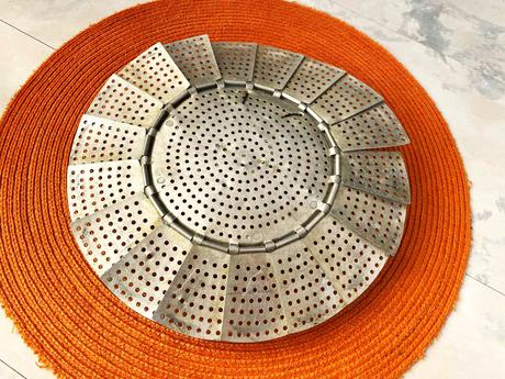 Starý hliníkový naparovák,