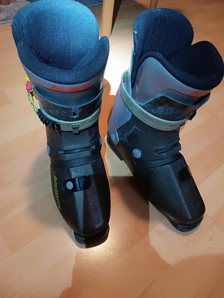 Pánske lyžiarky, 42