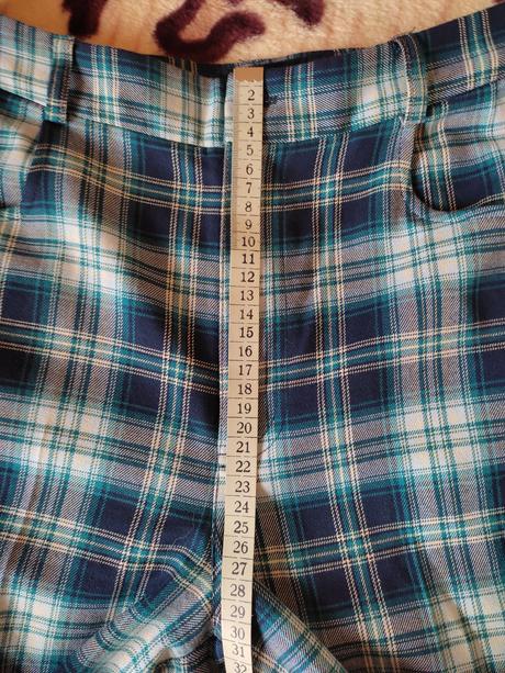 Elegantne modre karovane nohavice urban outfitters, m