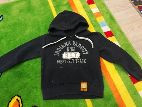 Mikina s kapucou, 104