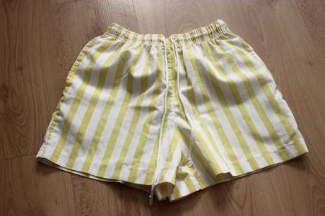 Pásikavé bielo-žlté šortky, 140