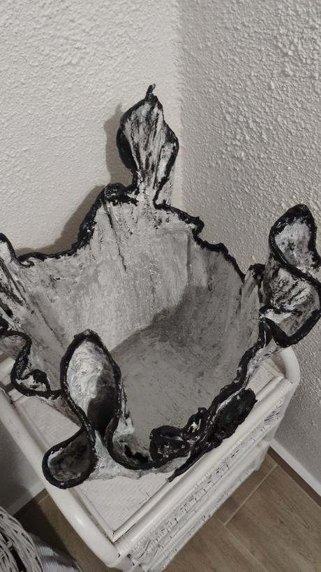 Kvetináč z cementu,