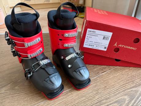 Lyžiarky, atomic,22