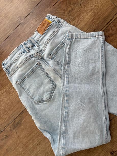 Mom fit džínsy úzkeho strihu, stradivarius,36