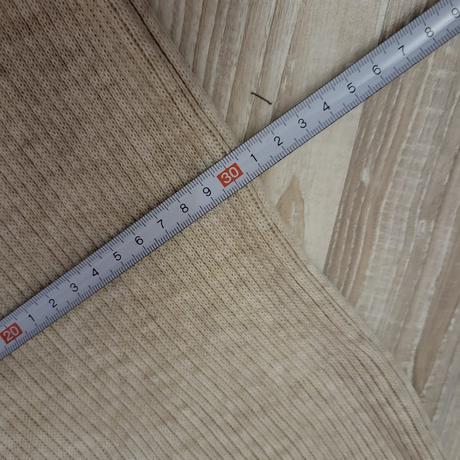 Uni dlhe svetrove saty, 